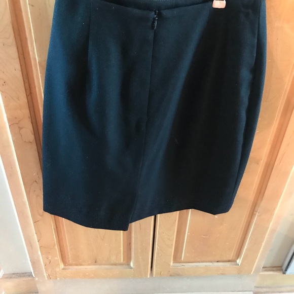 Christy Hall skirt - Picture 2 of 3